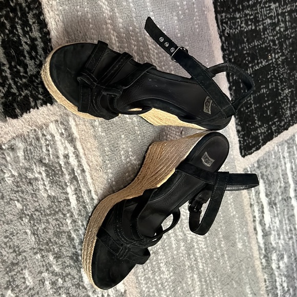 UGG strapped black wedge sandals size 8.5 - Picture 8 of 8